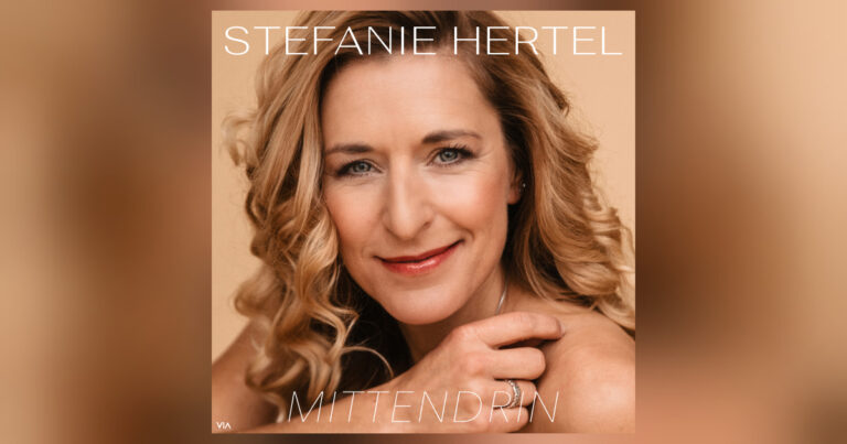 Stefanie Hertel: Mit „Mittendrin“ feiert sie das Leben in all seinen Facetten